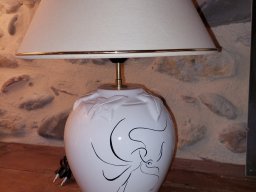 lampe sur pied lierre oiseau noir stylise